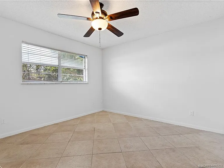 2118 SE Edler Dr #B — Photo 11