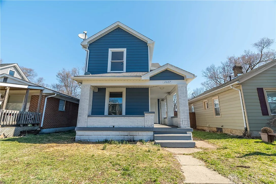 1017 Hughes St photo 1