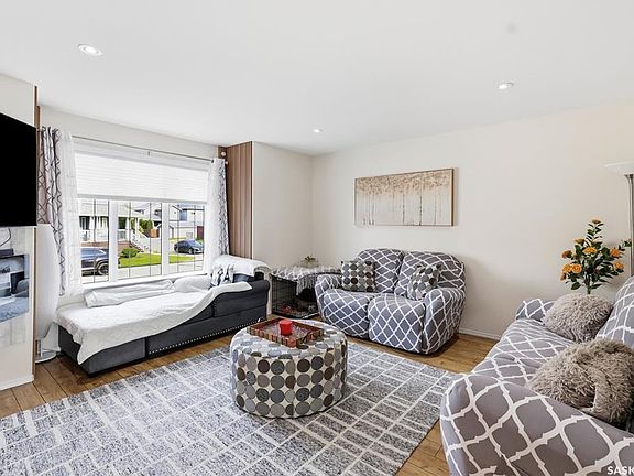 4th image of 503 Maple CRESCENT