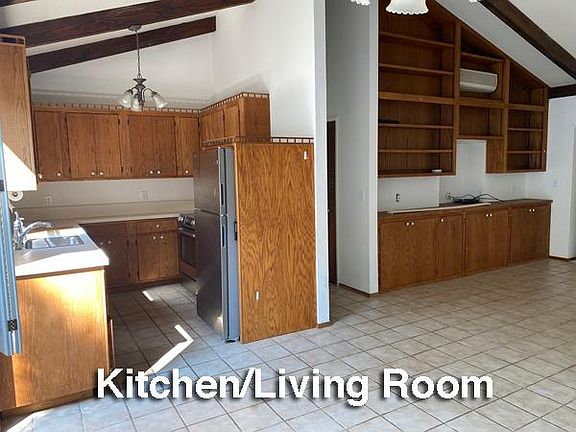 3rd image of 328 Lakeview Way