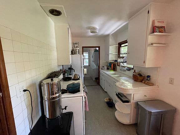 2nd image of 1117 El Paso Dr