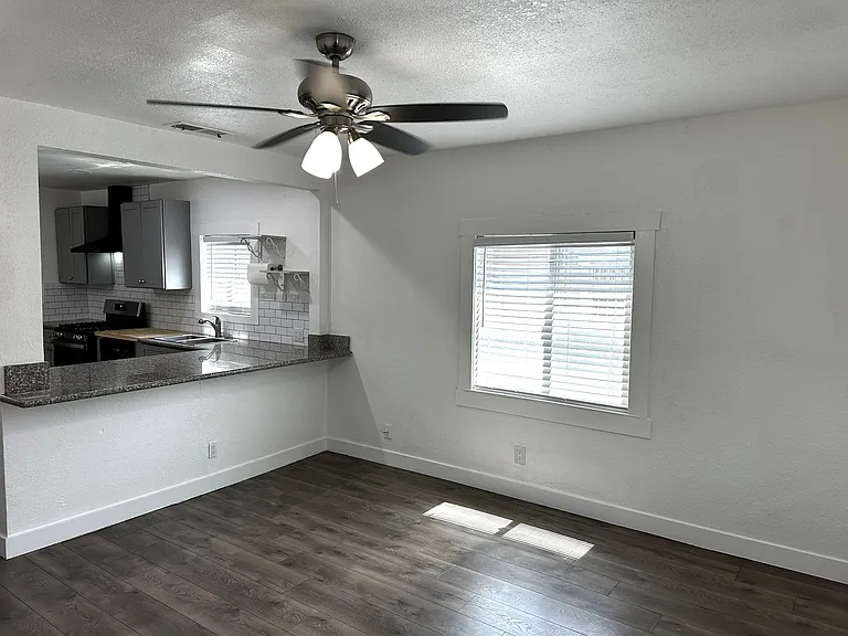 1532 N Calaveras St — Photo 8