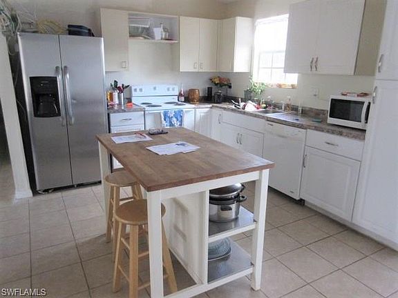 4th image of 430 SW 21st St