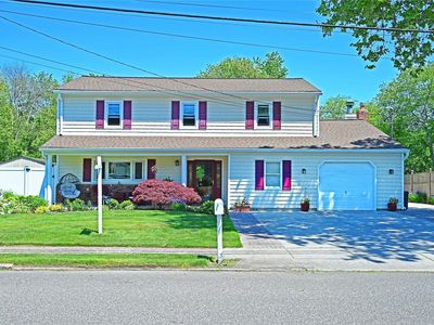 15 Claire Lane, Sayville, NY, 11782