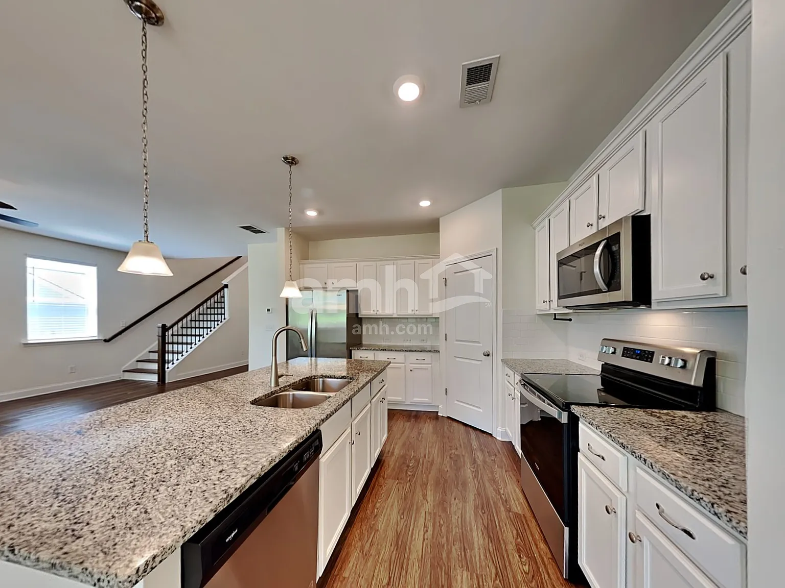 3 bed, 2.5 bath, 2070 sqft, $2,475 — Photo 4