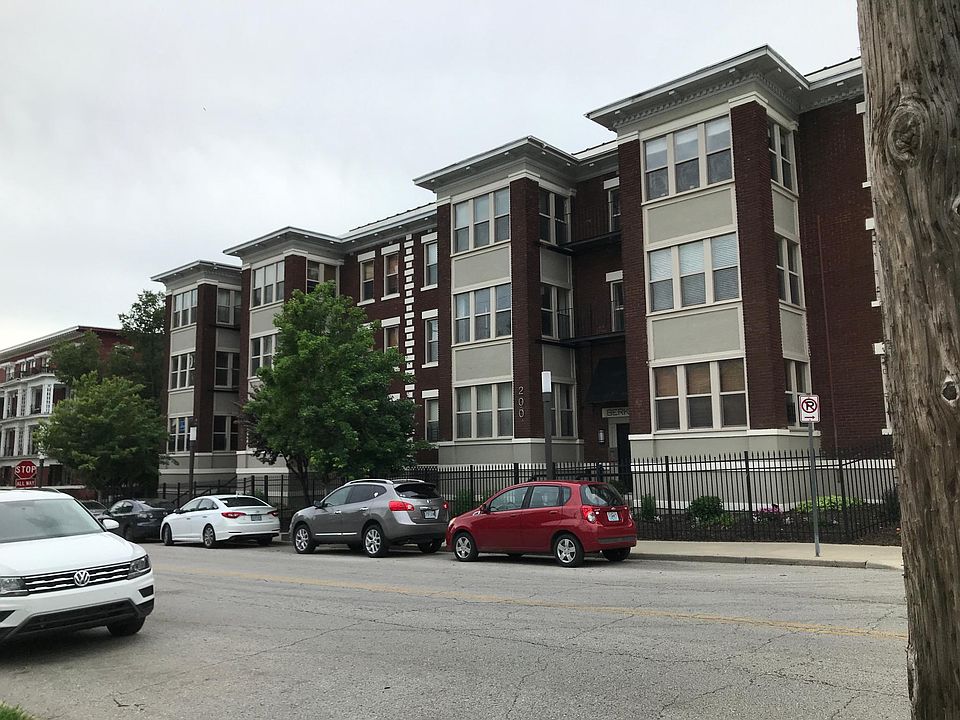 1st image of 200 E 43rd St APT 207