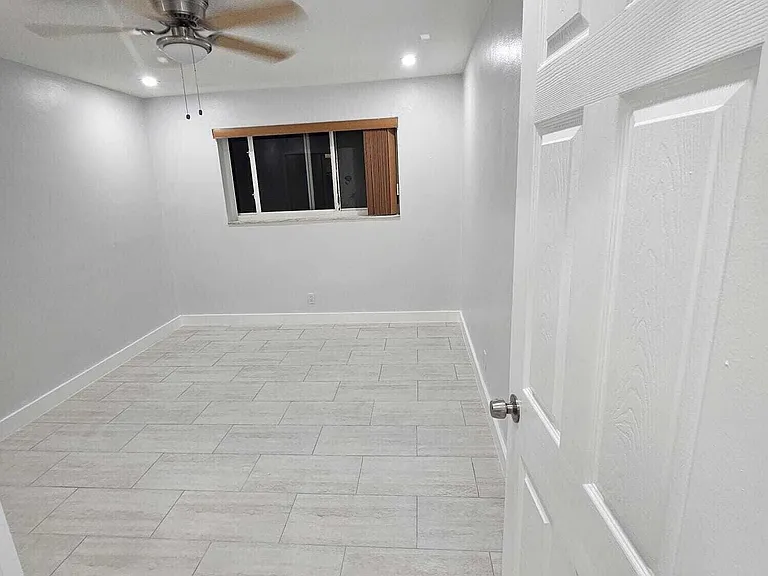 2030 SW 41st Ave #3 — Photo 6
