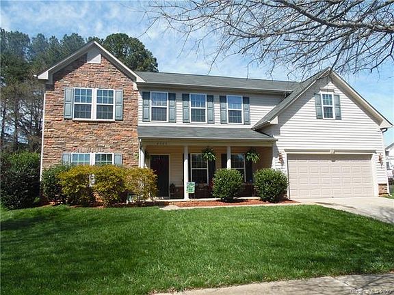 2nd image of 2505 Holly Oak Ln
