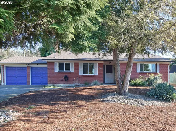 8868 SE Owen Dr, Happy Valley, OR 97086