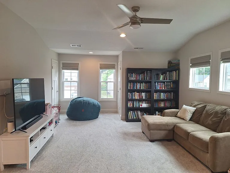 1106 Snowy Peak Ln — Photo 23