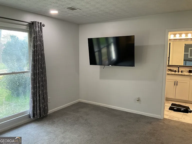 558 Kenwood Rd — Photo 15