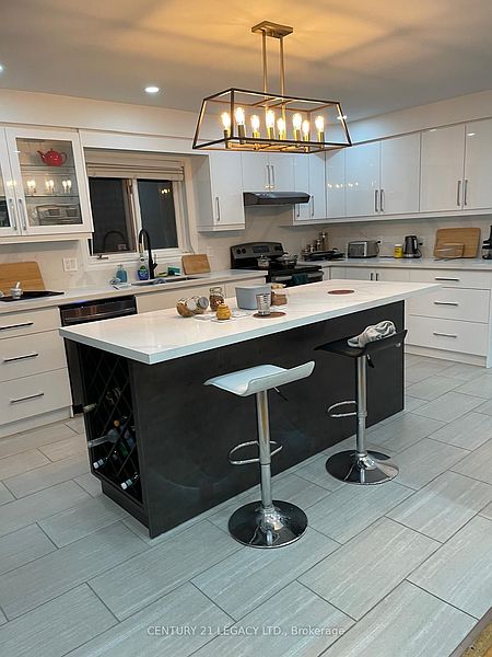 Toronto House for rent - 4 Bedrooms — photo 4