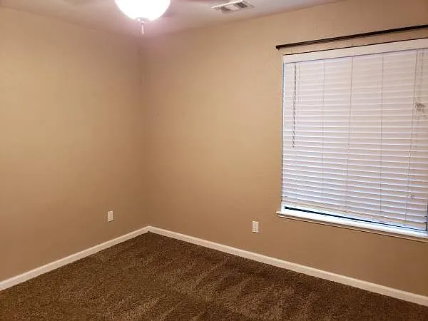 3 bed, 1363 sqft, $2,300 — Photo 4