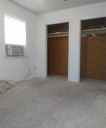 3rd image of 819 W Grubb Dr
