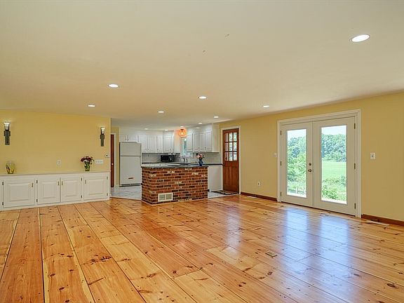 3rd image of 20 Morse St