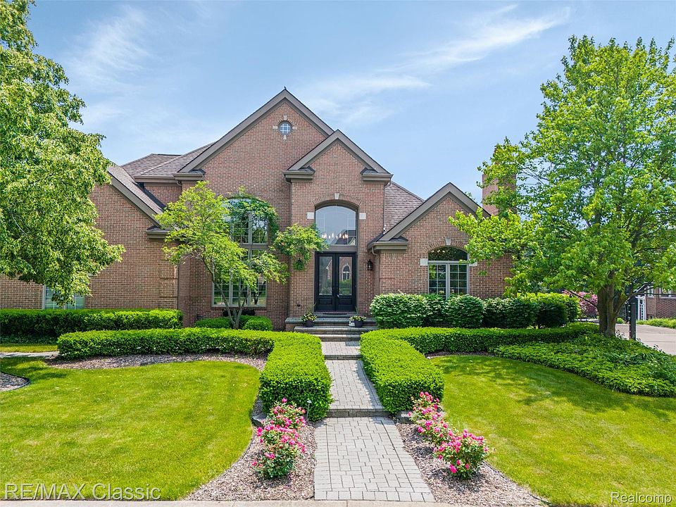 1st image of 18438 Clairmont Cir E