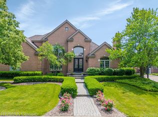 18438 Clairmont Cir E, Northville, MI 48168