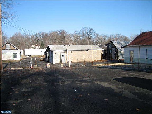 2nd image of 2801 E Ave