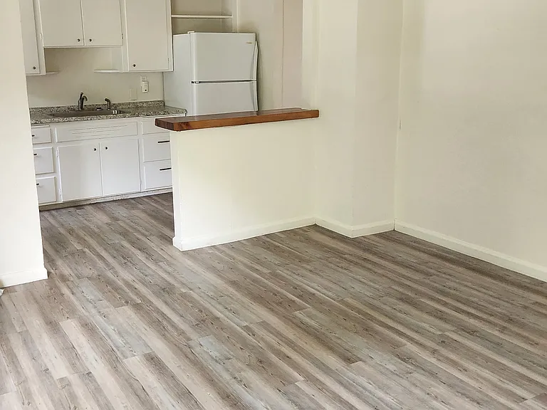 1911 W Bella St — Photo 5
