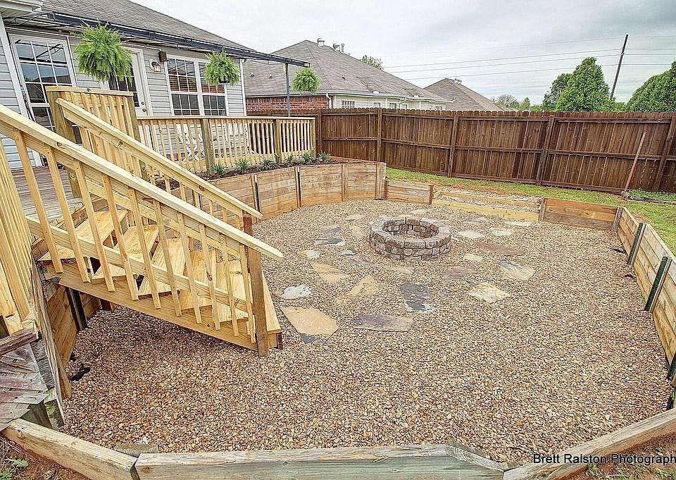 Fire pit lounge