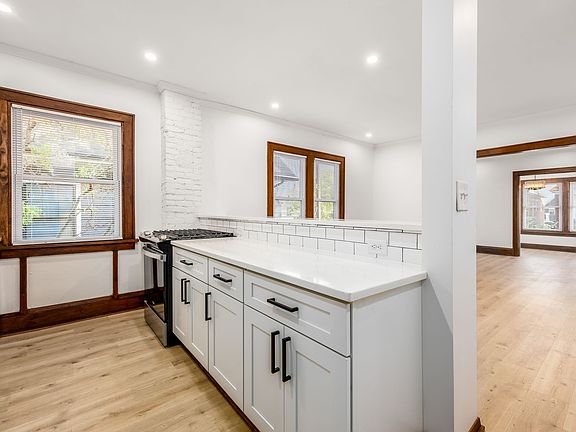 3rd image of 1067 Franklin Ave