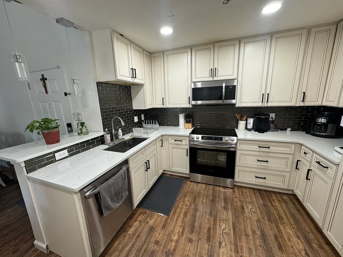 Building Photo - 9556 Armelle Way #15