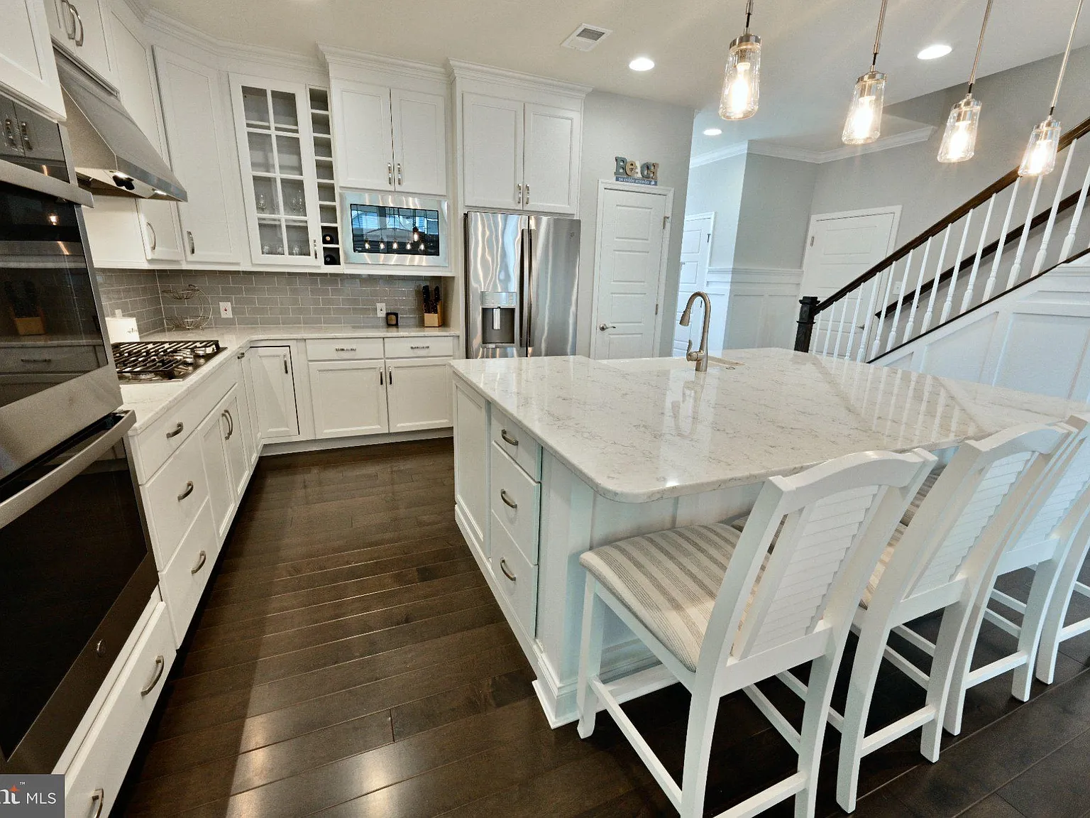4 bed, 2.5 bath, 2500 sqft, $2,395 — Photo 4