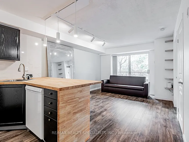 140 Bathurst St #208 — Photo 6