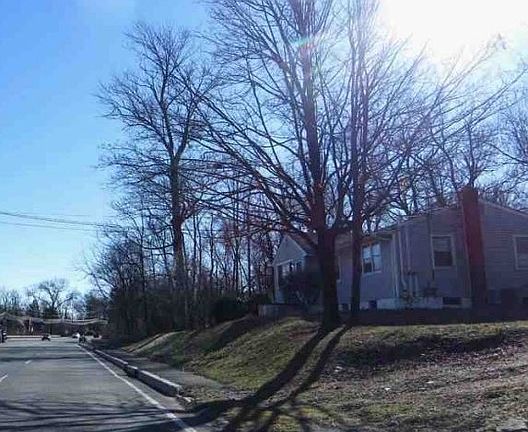 4th image of 1492 Easton Ave