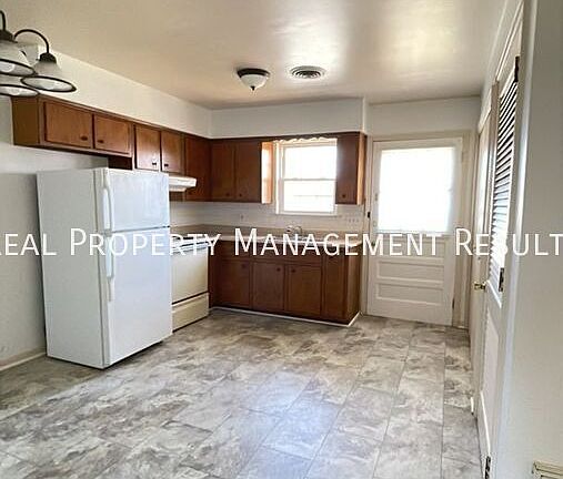 3rd image of 2805 Ashwood Dr