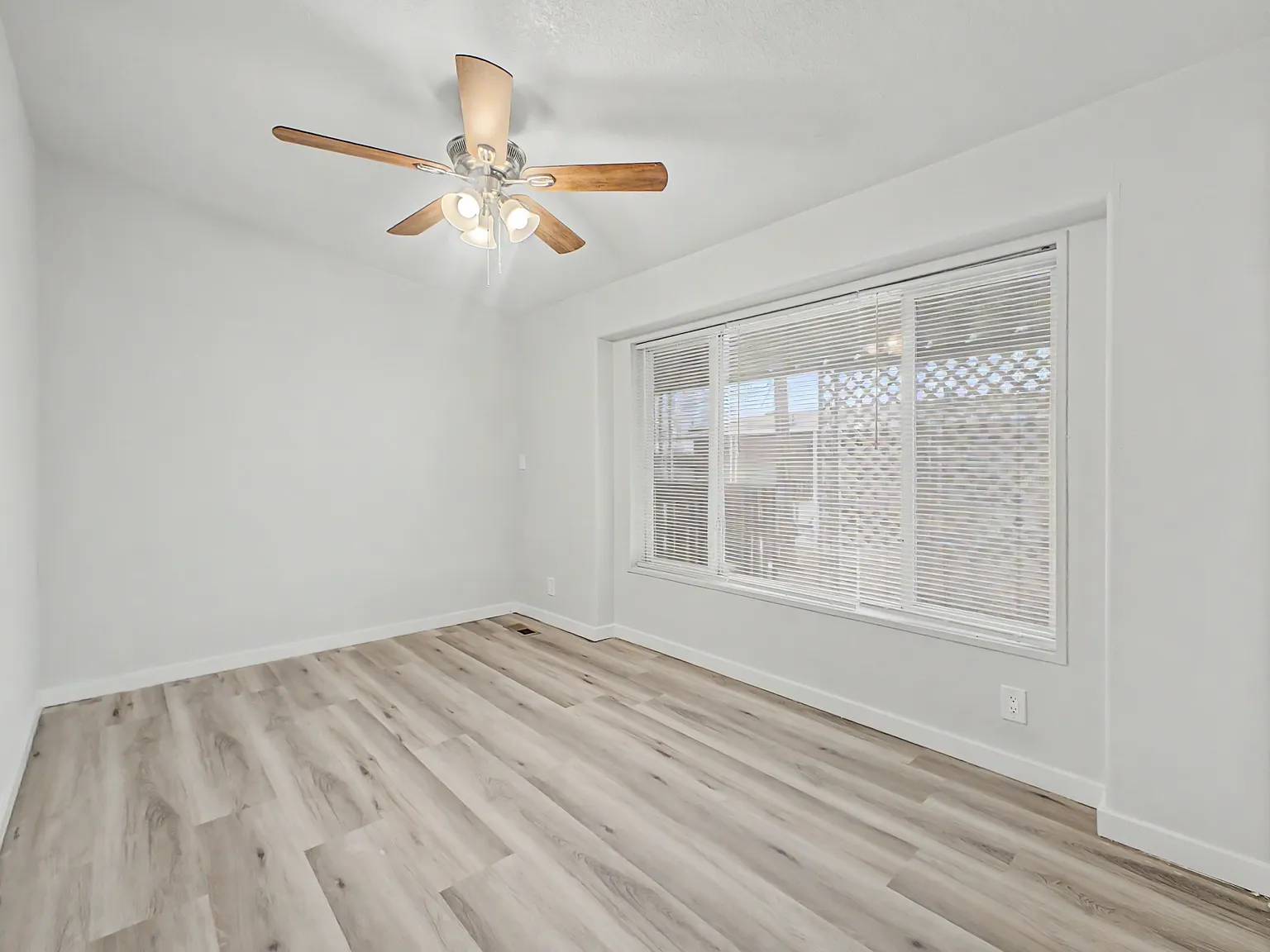 6 bed, 1666 sqft, $600 — Photo 3