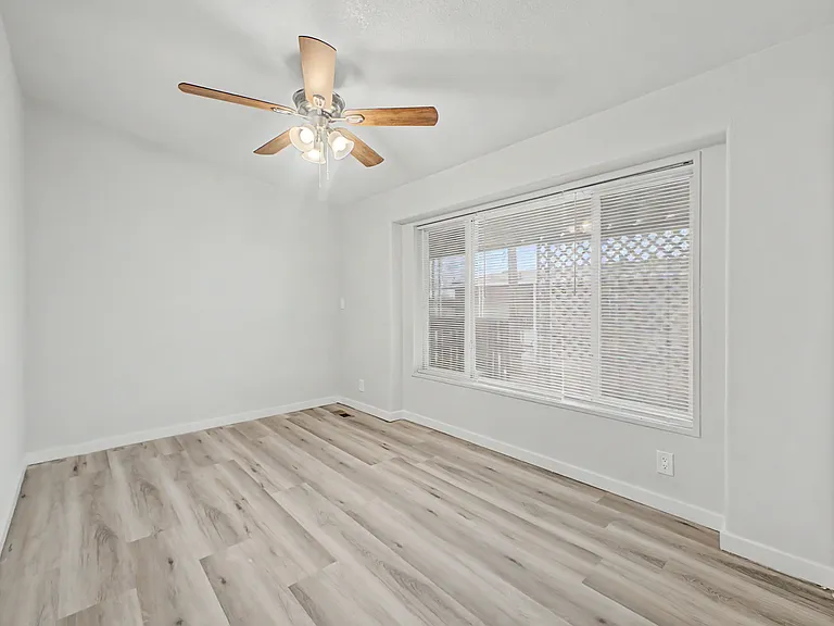 2728 W Smoketree St #6 — Photo 3