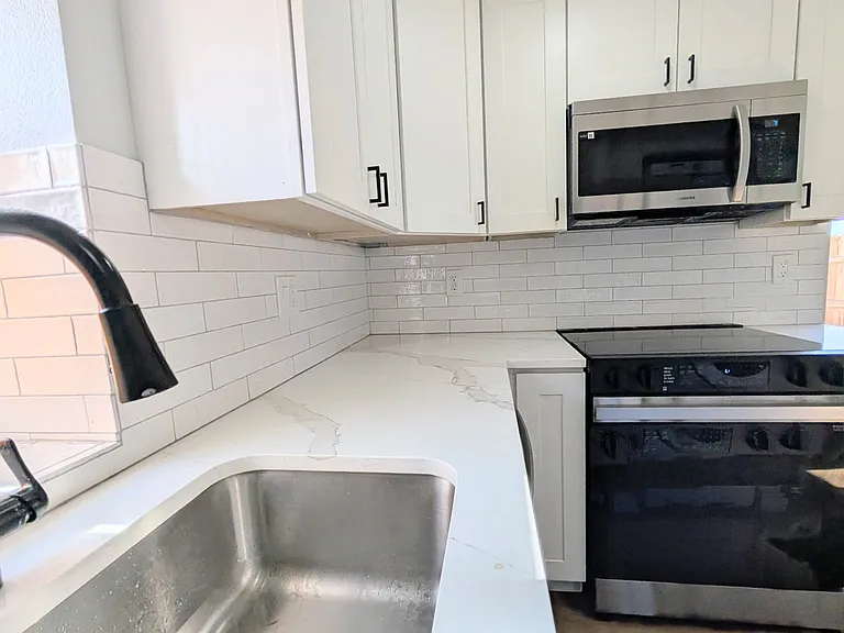 4310 N Steele St — Photo 5