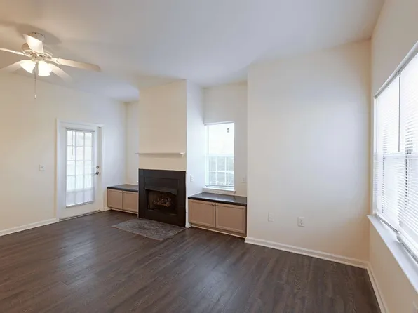4406 Feldspar Ct APT 2B, Greensboro, NC 27409
