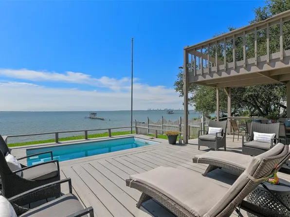 421 Bayridge Road, La Porte, TX 77571