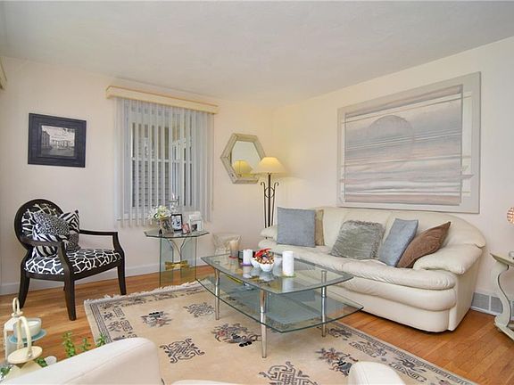 4th image of 80 Verdi St