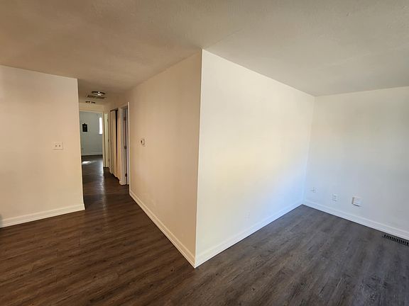 4th image of 487-489 Lyle Dr
