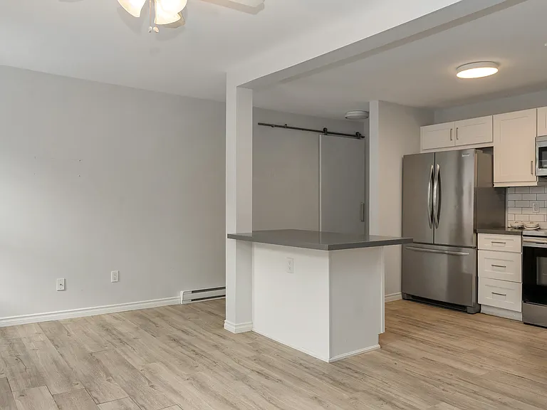 31 Mississaga St W #3 — Photo 3