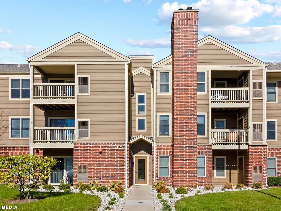 1st image of 127 Glengarry Dr APT 207