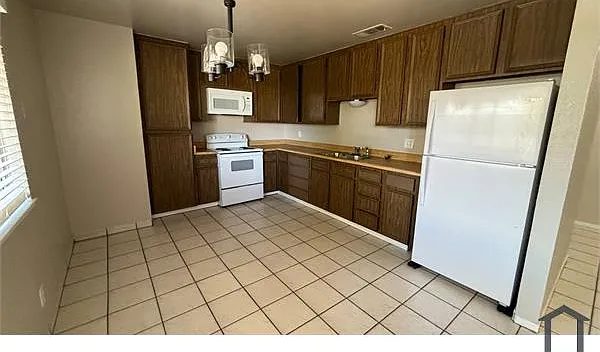 2 bed, 900 sqft, $1,700 — Photo 3