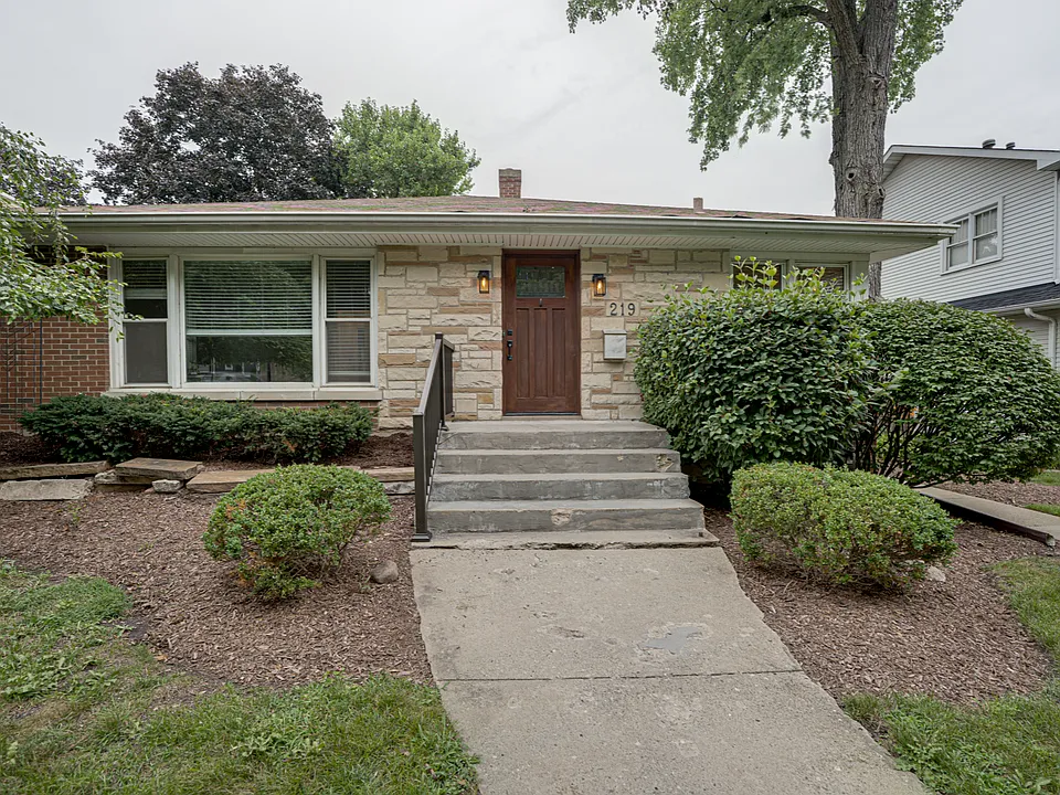 219 Spring Ave