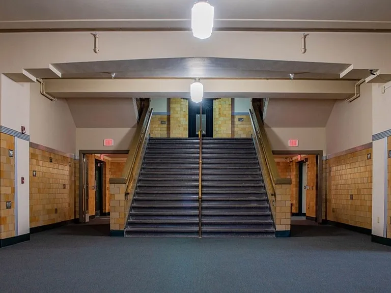 East High Apartments — Photo 22