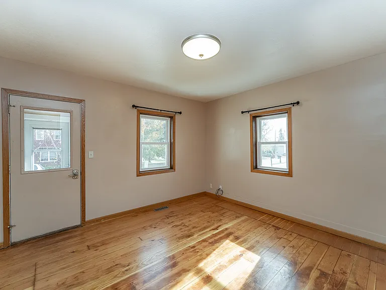 85 Linden St — Photo 12