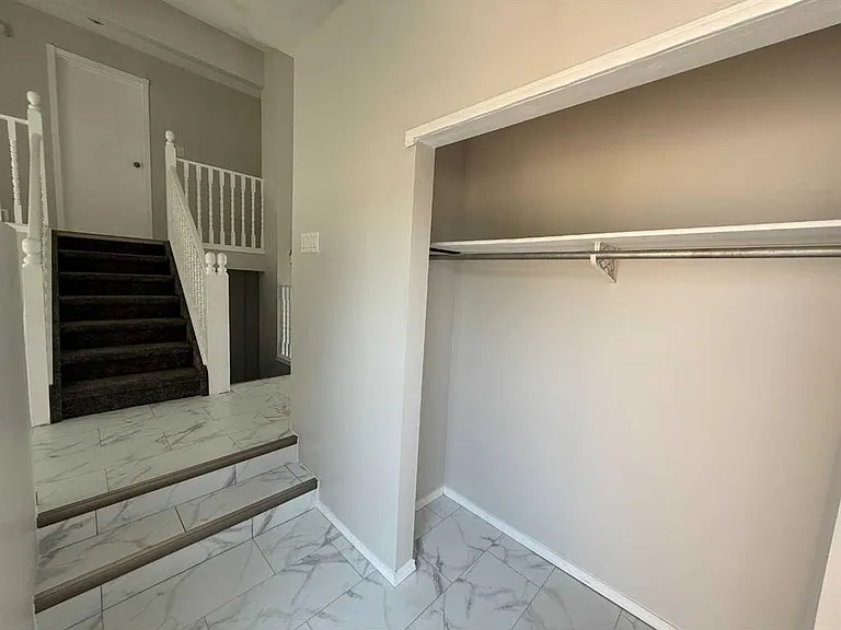 2725 57b Ave — Photo 3