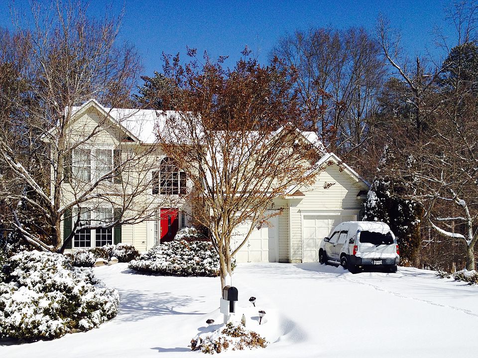 2nd image of 3927 Lynnhaven Ln