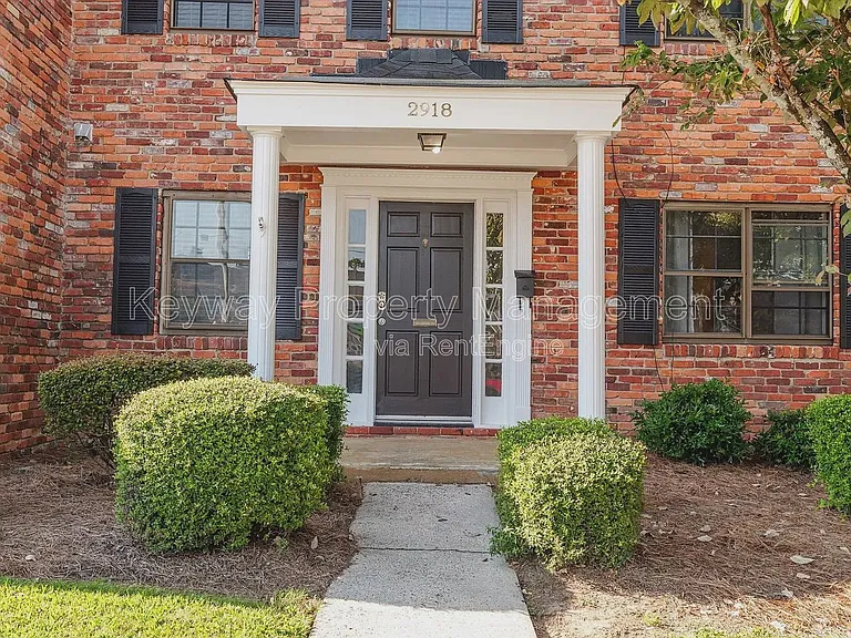 2918 Arrowhead Dr — Photo 2
