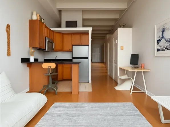 12 Stoneholm St APT 406, Boston, MA 02115