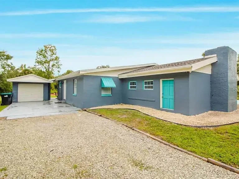 Grayson Dr — Photo 1