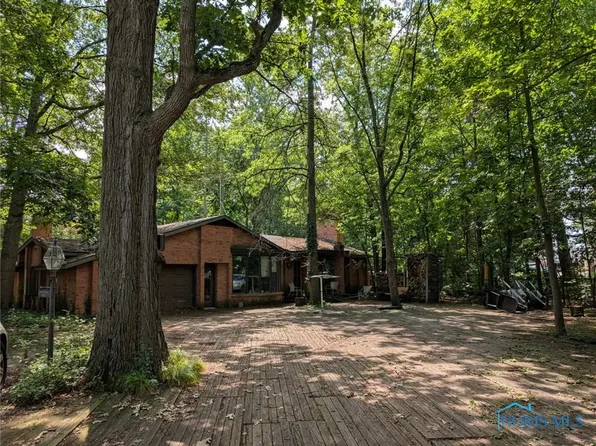 302 Hawthorn Dr, Archbold, OH 43502
