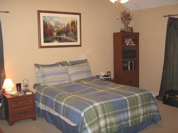 Master Bedrm w/Vaulted Ceiling & Ceiling Fan